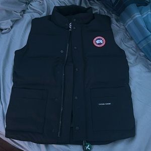 Authentic size Medium Canada goose vest
